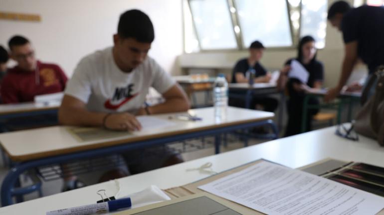 Πανελλαδικές 2026: Ποιοι επιλέγουν τα θέματα, τι συμβαίνει στο «κέντρο επιχειρήσεων» του υπουργείου Παιδείας