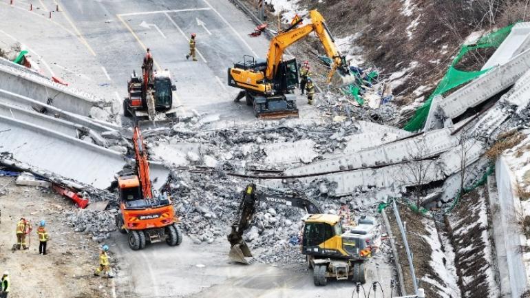 Τουλάχιστον 2 νεκροί εξαιτίας της κατάρρευσης οδικής γέφυρας στη Νότια Κορέα