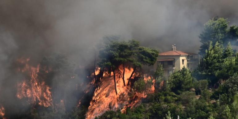 Φωτιά στην Αττική: Παραμένει πολύ υψηλός ο κίνδυνος εκδήλωσης για αύριο Τρίτη