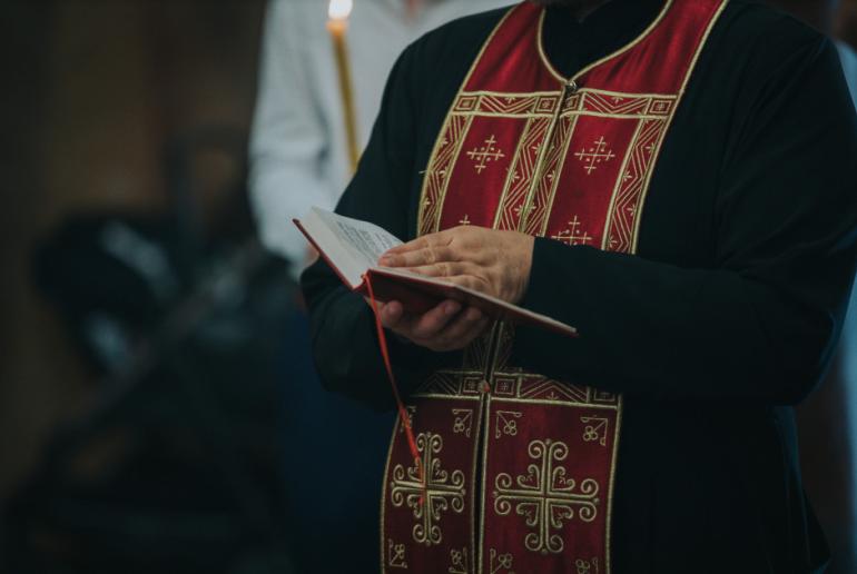 Στο αυτόφωρο σήμερα ο 68χρονος ιερέας από τα Γρεβενά που κατηγορείται για revenge porn