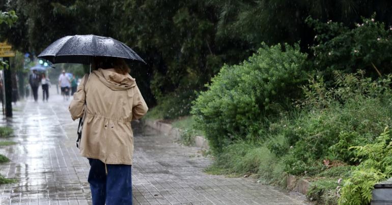 «Χαλάει» ο καιρός τις επόμενες ημέρες: Βροχές, καταιγίδες και νέα βουτιά της θερμοκρασίας – Οι 7 περιοχές που θα επηρεαστούν