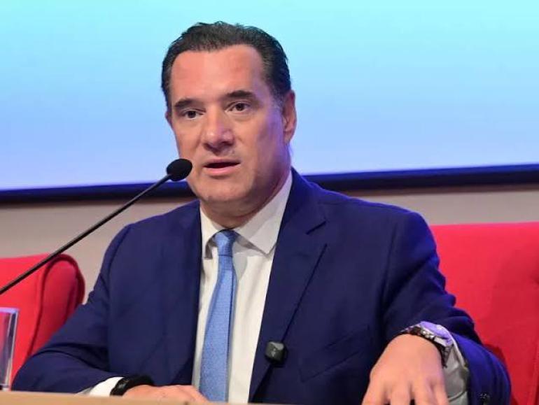 Ο Γεωργιάδης παρουσιάζει το εργαλείο ελέγχου από τους πολίτες για τις άδειες των ιατρείων, επιστρατεύεται η Τεχνητή Νοημοσύνη για τις παράνομες διαφημίσεις