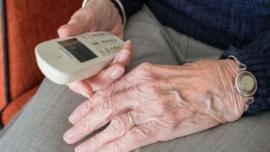 Πέλλα: Εξιχνιάστηκε τηλεφωνική απάτη - Απέσπασαν από ζευγάρι ηλικιωμένων 220 χρυσές λίρες, 7.500 ευρώ και κοσμήματα