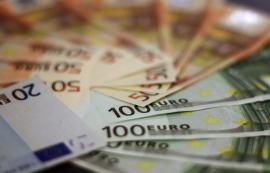 Την Παρασκευή καταβάλλονται τα επιδόματα του ΟΠΕΚΑ