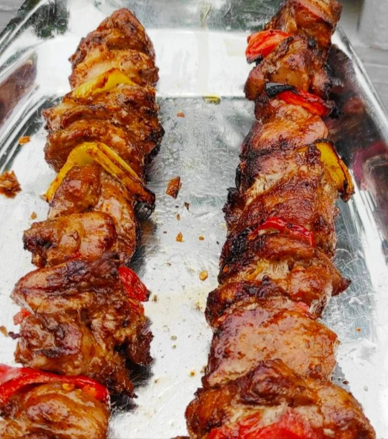 Taste Atlas: Το κοντοσούβλι φέρνει την ελληνική κουζίνα στη 2η θέση παγκοσμίως για το 2025-26