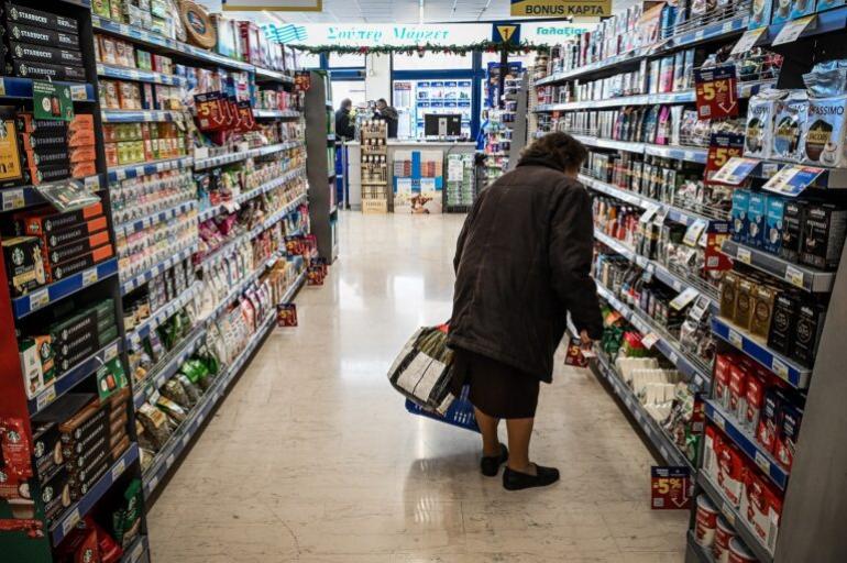 Έρευνα ΙΜΕ – ΓΣΕΒΕΕ: Για 19 ημέρες φτάνει ο μισθός
