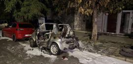 Θεσσαλονίκη: Στις φλόγες τυλίχθηκε ένα ΙΧ τα ξημερώματα