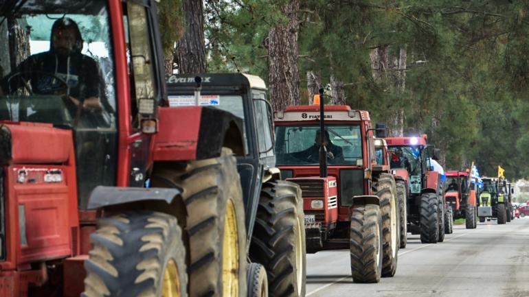 Χαλκιδική: Ζεσταίνουν τις μηχανές τους οι αγρότες στη Γαλάτιστα - Έρχονται μπλόκα