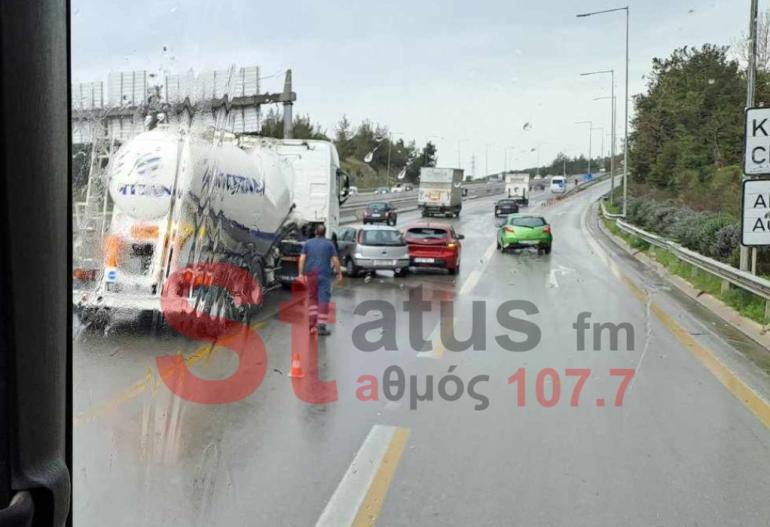 Τώρα: Τροχαίο με φορτηγό στην Περιφερειακή