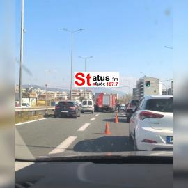 ΤΩΡΑ-Σύγκρουση δυο ΙΧ αυτοκινήτων στη δυτική είσοδο της Θεσσαλονίκης-Πυροσβεστικά οχήματα στο σημείο