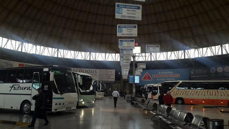 Θεσσαλονίκη: Σε εξέλιξη η έξοδος του Πάσχα - Γεμάτα αναχωρούν τα λεωφορεία από τα ΚΤΕΛ «Μακεδονία»