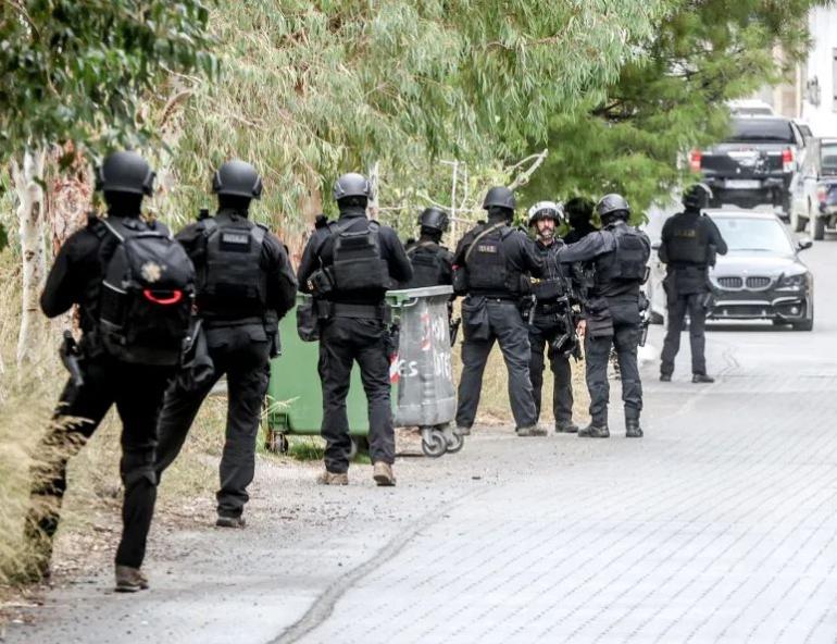 Τρεις οικογένειες στη συμμορία της Κρήτης – 16 συλλήψεις, τι έχει βρει η ΕΛ.ΑΣ.