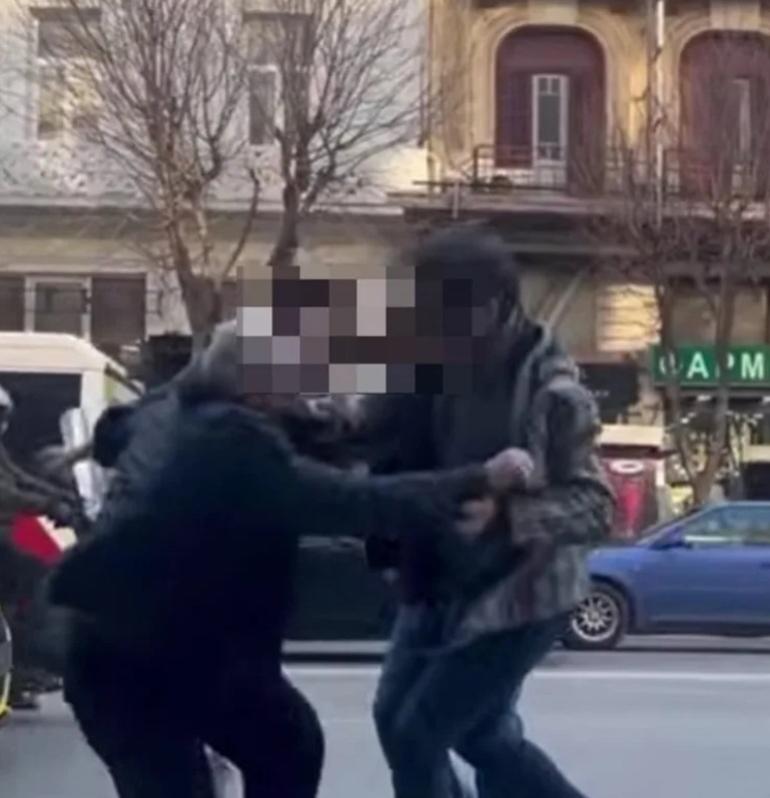 Θεσσαλονίκη: “Ξαφνικά τον άρπαξε και τον έριξε κάτω” λέει αυτόπτης μάρτυρας για το άγριο ξύλο μεταξύ οδηγού ΟΑΣΘ και πολίτη