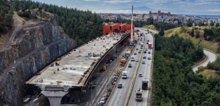 Θεσσαλονίκη: Κυκλοφοριακό «έμφραγμα» στον περιφερειακό - Δύο καραμπόλες με εννέα ΙΧ
