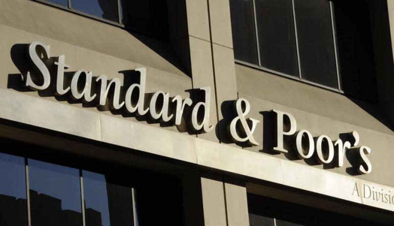 Ο S&P επιβεβαίωσε το αξιόχρεο της Ελλάδας στο BBB με σταθερές προοπτικές