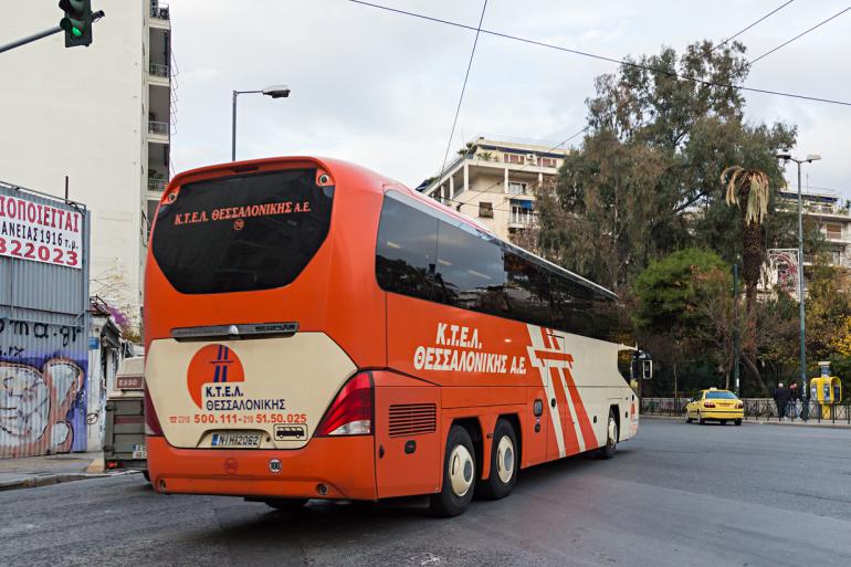 Θεσσαλονίκη: Φωτιά σε λεωφορείο των ΚΤΕΛ