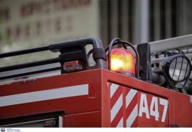 Φωτιά σε ελαστικά και απορρίμματα στη δυτική Θεσσαλονίκη – Πυκνοί μαύροι καπνοί