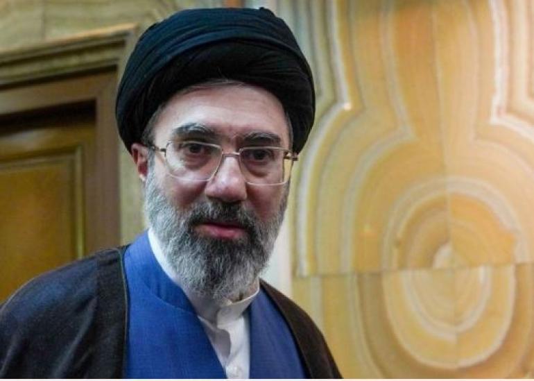 CNN: Ο Μοτζταμπά Χαμενεΐ έσπασε το πόδι του στην έκρηξη που σκότωσε τον πατέρα του