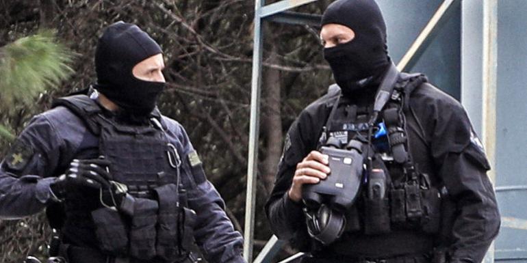 Μεγάλη επιχείρηση της ΕΛΑΣ σε κέντρο διακίνησης ναρκωτικών στα Λιόσια – Τουλάχιστον έξι συλλήψεις