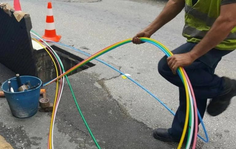 Θεσσαλονίκη: Στοπ στις εργασίες οπτικών ινών στο Καλοχώρι με εντολή δημάρχου, μετά από νέα πρόκληση ζημιάς