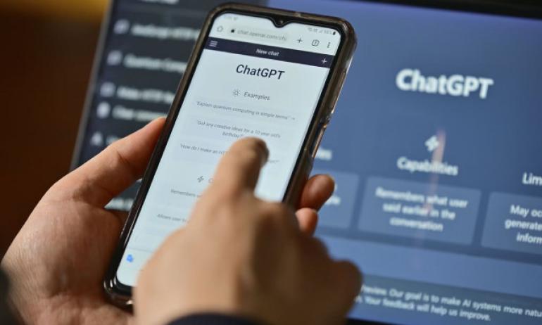 Το ChatGPT έρχεται στα σχολεία - Πιλοτικό πρόγραμμα χρήσης του από τον Δεκέμβριο σε 20 Γυμνάσια και Λύκεια