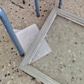 Μεσολόγγι: Παράθυρο σχολείου αποκολλήθηκε και έπεσε πάνω σε μαθητή – Διακομίστηκε στο νοσοκομείο