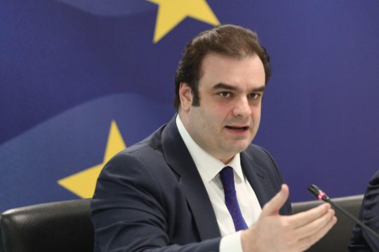 Πιερρακάκης για βενζίνη: Παρακολουθούμε τις τιμές και θα παρέμβουμε αν χρειασθεί