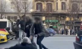 Θεσσαλονίκη: Οδηγός του ΟΑΣΘ σταμάτησε το λεωφορείο και συνεπλάκη με άλλον οδηγό που είχε μπλοκάρει την κίνηση (VIDEO)