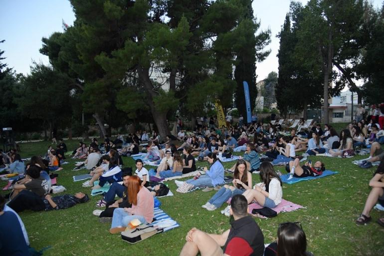Μια ξεχωριστή βραδιά θερινού σινεμά στο Πάρκο Ελευθερίας από το this is Athens City Festival και την Allwyn – Η εμβληματική ταινία «Πολυτεχνίτης και Ερημοσπίτης» προσέλκυσε πλήθος θεατών κάθε ηλικίας (ΒΙΝΤΕΟ)