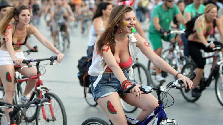 Θεσσαλονίκη: Σήμερα η 17η Διεθνής Γυμνή Ποδηλατοδρομία