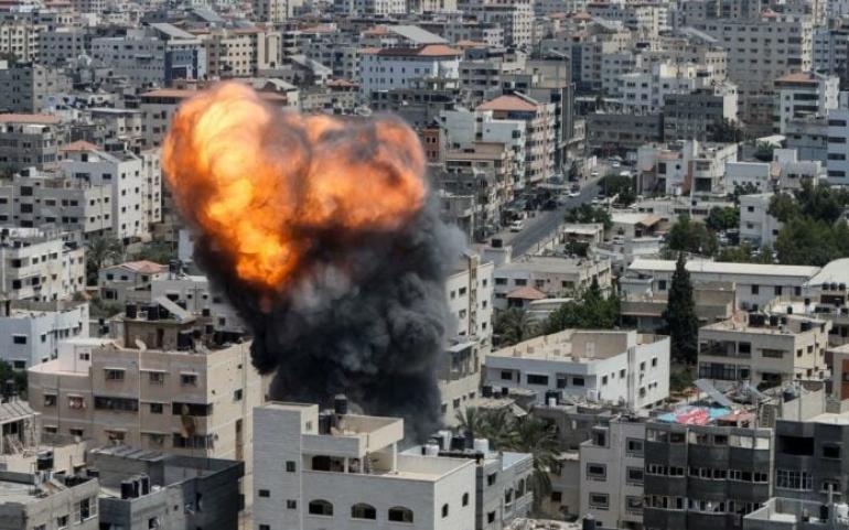 Δεκάδες νεκροί σε Γάζα και Δυτική Όχθη ενώ το Ισραήλ ετοιμάζεται για τη χερσαία επίθεση