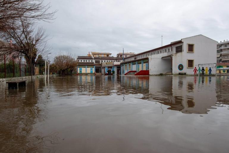 Γιατί η Δυτική Ελλάδα δοκιμάζεται όλο και συχνότερα από σαρωτικές κακοκαιρίες -Καθηγητής φυσικής εξηγεί