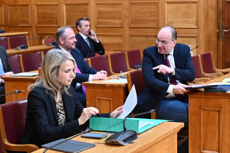 Σύγκρουση στην εξεταστική για το κύκλωμα στην Κρήτη: Συλληφθείς είναι κουμπάρος του Ανδρουλάκη, λέει ο Λαζαρίδης - Στέλεχος της ΝΔ ο αρχηγός, λέει η Αποστολάκη