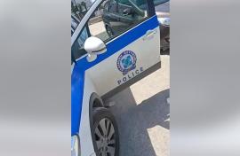 ΒΙΝΤΕΟ-Ηράκλειο: Πήρε το μεγάφωνο από περιπολικό και έκανε τον παλιατζή!