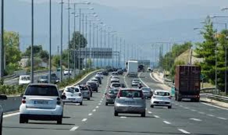 Αυξημένη κίνηση στις Εθνικές Οδούς για την Πρωτομαγιά – Ουρές στα διόδια