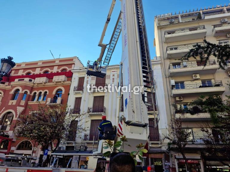 Θεσσαλονίκη: Συναγερμός για τραυματισμένο άνδρα σε ταράτσα πολυκατοικίας στο κέντρο