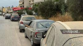 Ουρές στα πλυντήρια αυτοκινήτων στην Κρήτη μετά την επέλαση της αφρικανικής σκόνης