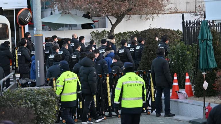 Νότια Κορέα: Θρίλερ με τη σύλληψη του παυθέντα προέδρου Γιουν