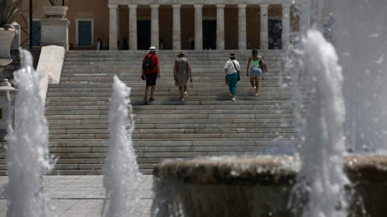 Σε κλοιό καύσωνα η χώρα - Μέτρα προστασίας των πολιτών