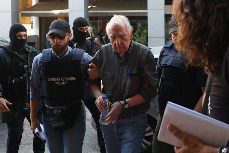 Με χειροπέδες στην Εισαγγελία Εφετών Πειραιά ο Αλέξανδρος Γιωτόπουλος