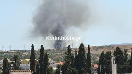 Ένας νεκρός στη μεγάλη πυρκαγιά σε εργοστάσιο στην Κόρινθo που ξέσπασε μετά από έκρηξη