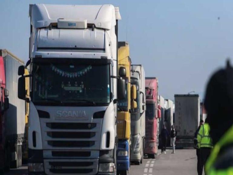 Αυξημένα μέτρα της Τροχαίας για την 28η Οκτωβρίου – Ποιες ημέρες και ώρες απαγορεύεται η κυκλοφορία φορτηγών