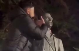 Θεσσαλονίκη: Νεαρός βρίζει και φτύνει αδριάντα ήρωα της ελληνικής επανάστασης-Δείτε το video