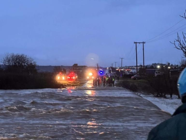 ΦΩΤΟ-Κομοτηνή: Ανασύρθηκε νεκρός ο οδηγός που παρασύρθηκε από ορμητικά νερά σε ιρλανδική διάβαση
