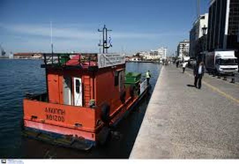 Θεσσαλονίκη: Στον Θερμαϊκό για καθαρισμό του παραλιακού μετώπου βγήκε η “Αλκίππη”