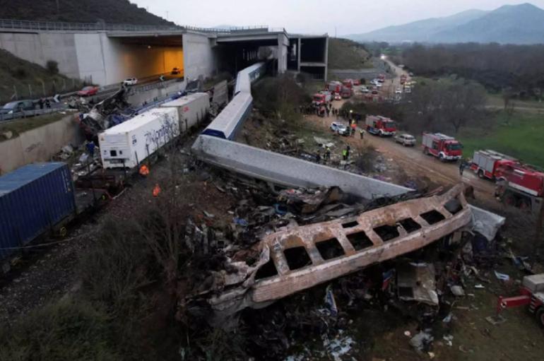 «Είχε ρόλο συντονιστή στο μπάζωμα»: Κατέθεσαν για την υπόθεση Τριαντόπουλου οι γονείς του Βάιου Βλάχου, θύματος των Τεμπών
