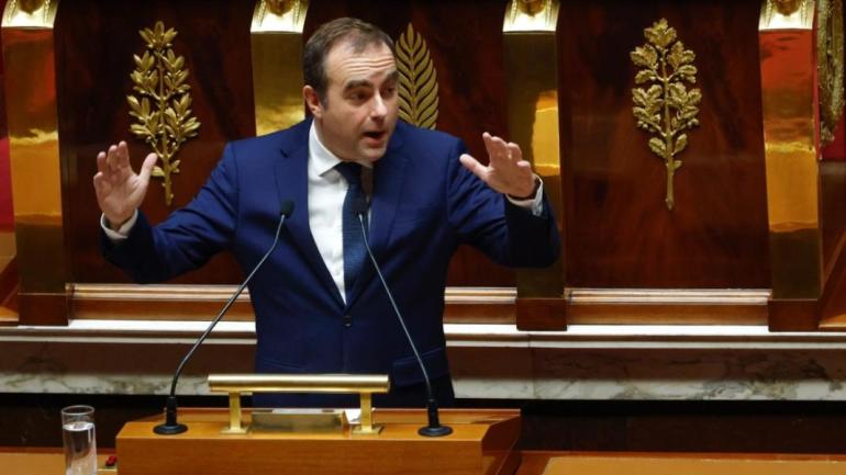 Γαλλία: Απορρίφθηκε η πρόταση μομφής κατά της κυβέρνησης Λεκορνί