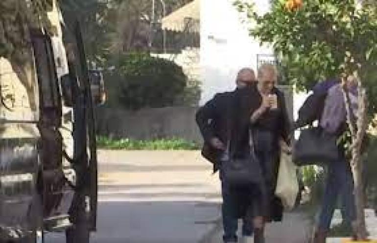 Σε εξέλιξη οι εργασίες της Κ.Ο του ΣΥΡΙΖΑ στις Σπέτσες: Η ατζέντα, το μήνυμα Κασσελάκη και η... ανθοδέσμη