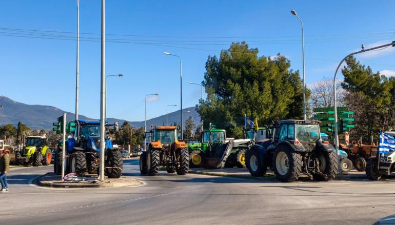 Έσπασε το μπλόκο των αγροτών στα Πράσινα Φανάρια Θεσσαλονίκης - Στήνουν νέο μπλόκο στην Τρίγλια Χαλκιδικής