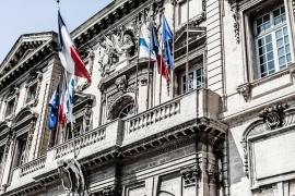 Η S&P ρίχνει τη Γαλλία στο A+ λόγω χρέους – Απρόσμενη υποβάθμιση εν μέσω πολιτικής αστάθειας